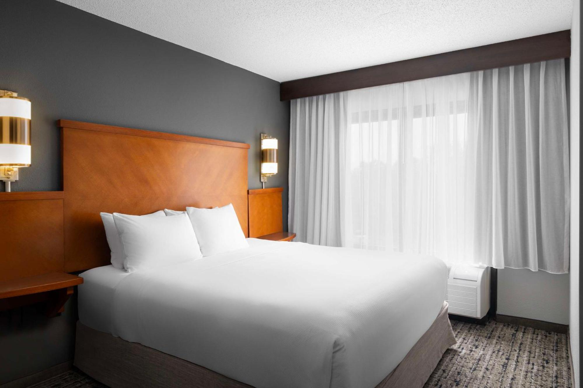 Hyatt Place Detroit/Ютика Екстериор снимка