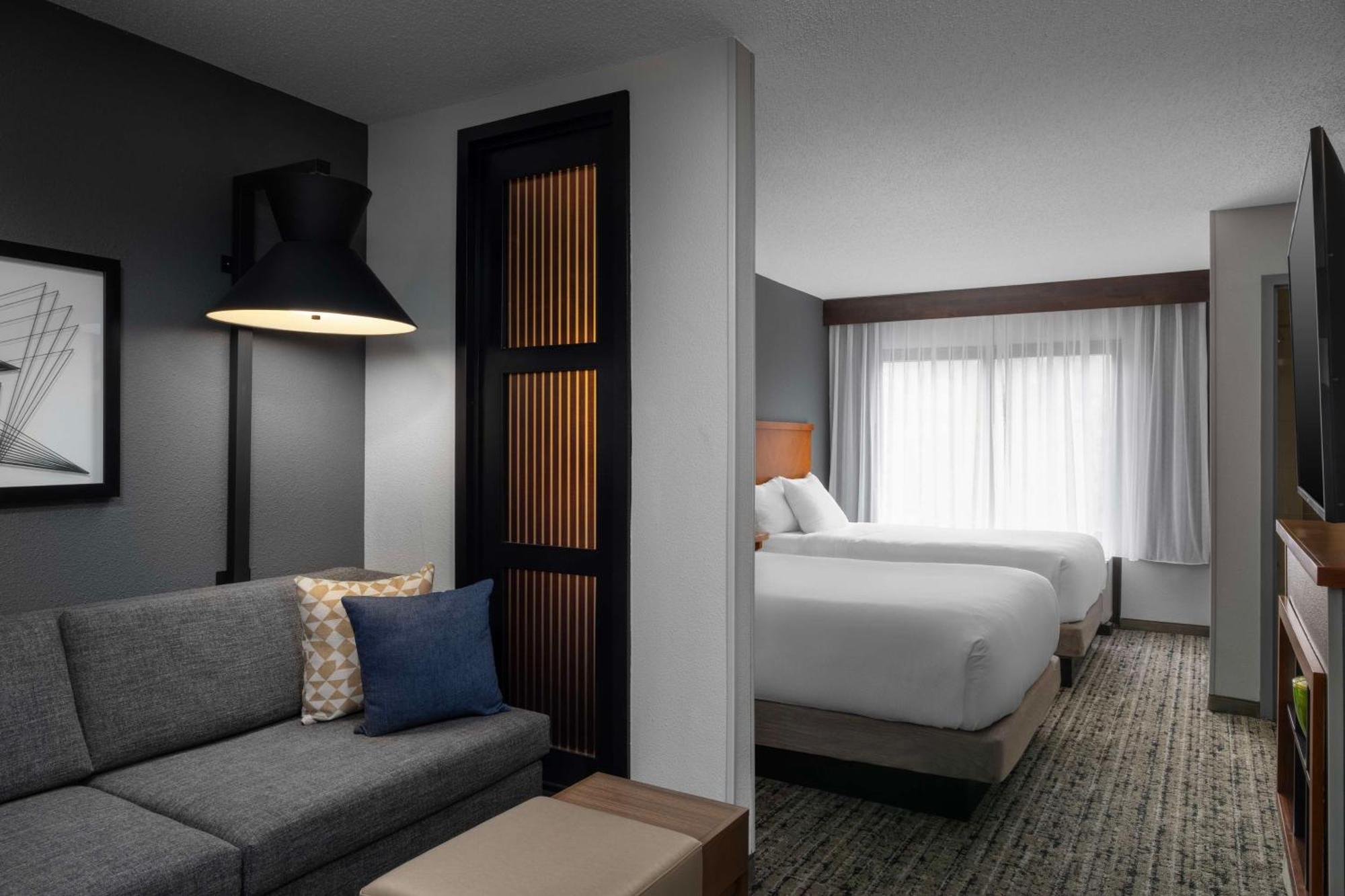 Hyatt Place Detroit/Ютика Екстериор снимка