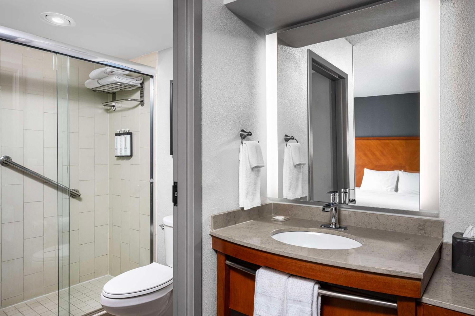 Hyatt Place Detroit/Ютика Екстериор снимка