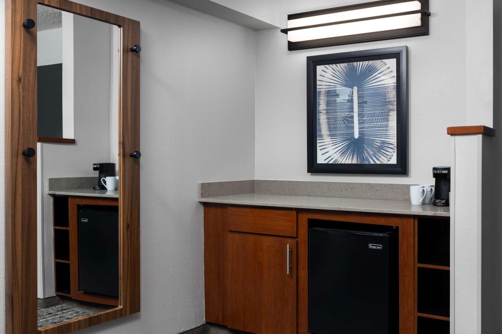 Hyatt Place Detroit/Ютика Екстериор снимка