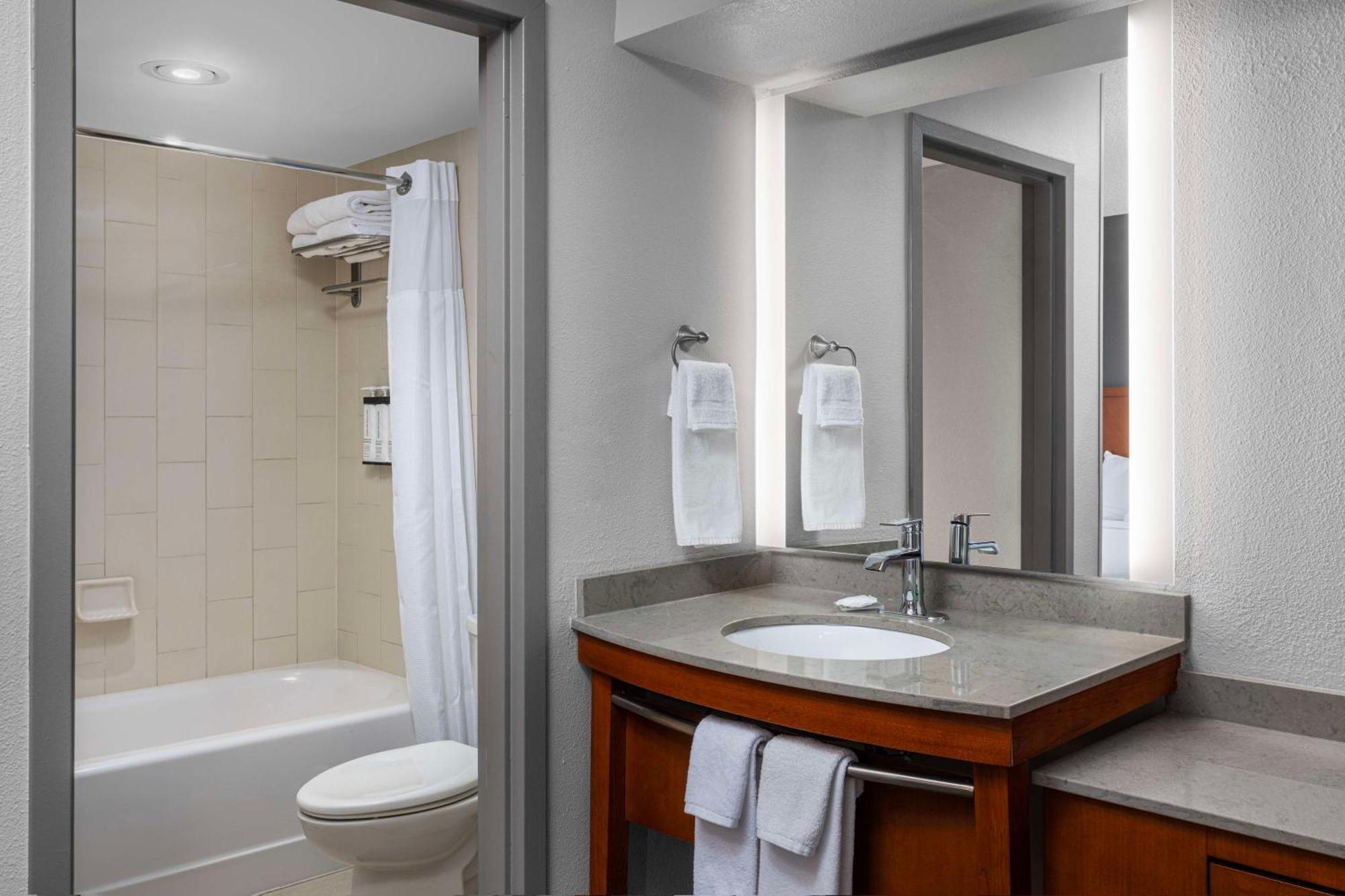 Hyatt Place Detroit/Ютика Екстериор снимка