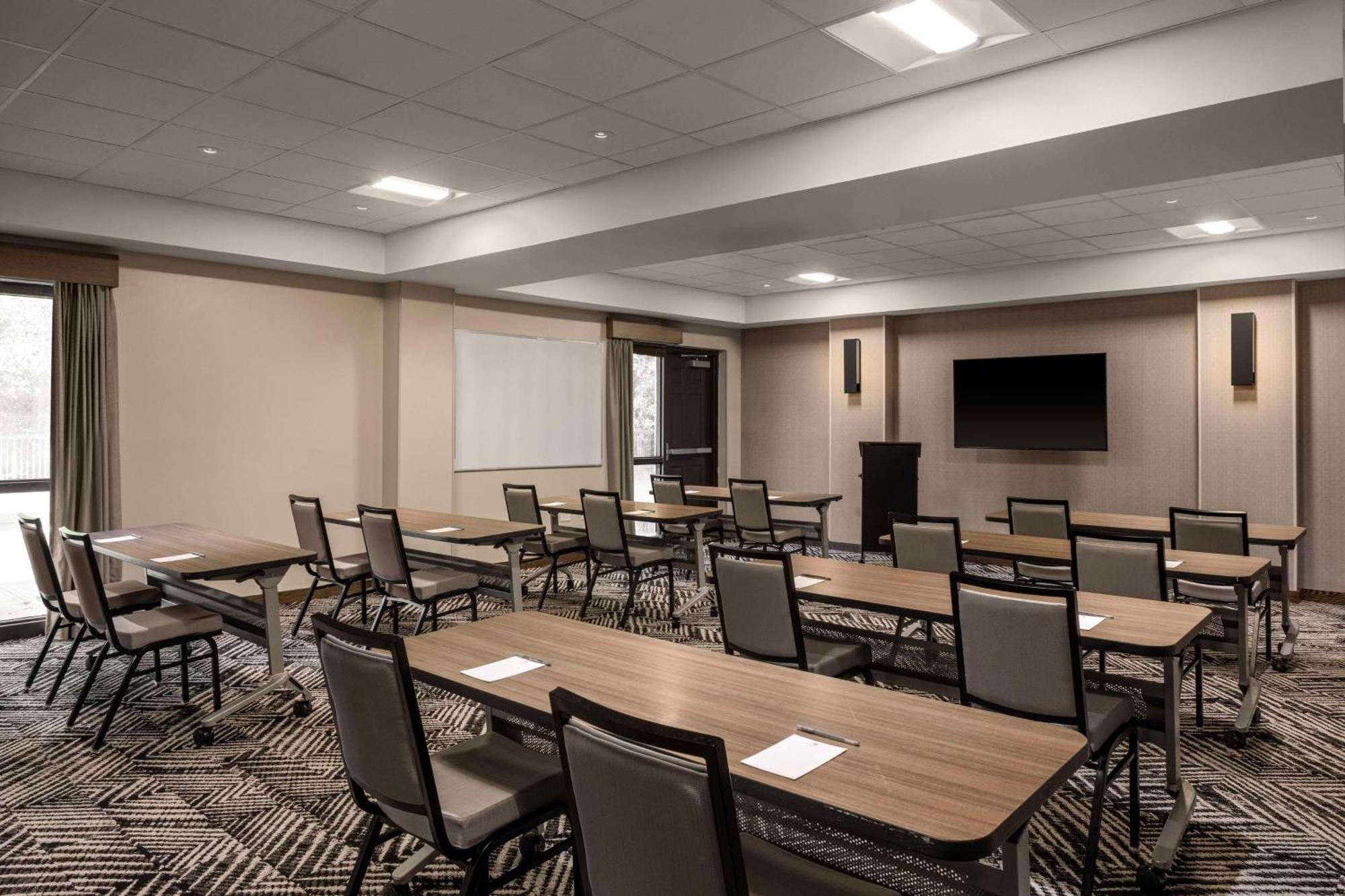 Hyatt Place Detroit/Ютика Екстериор снимка
