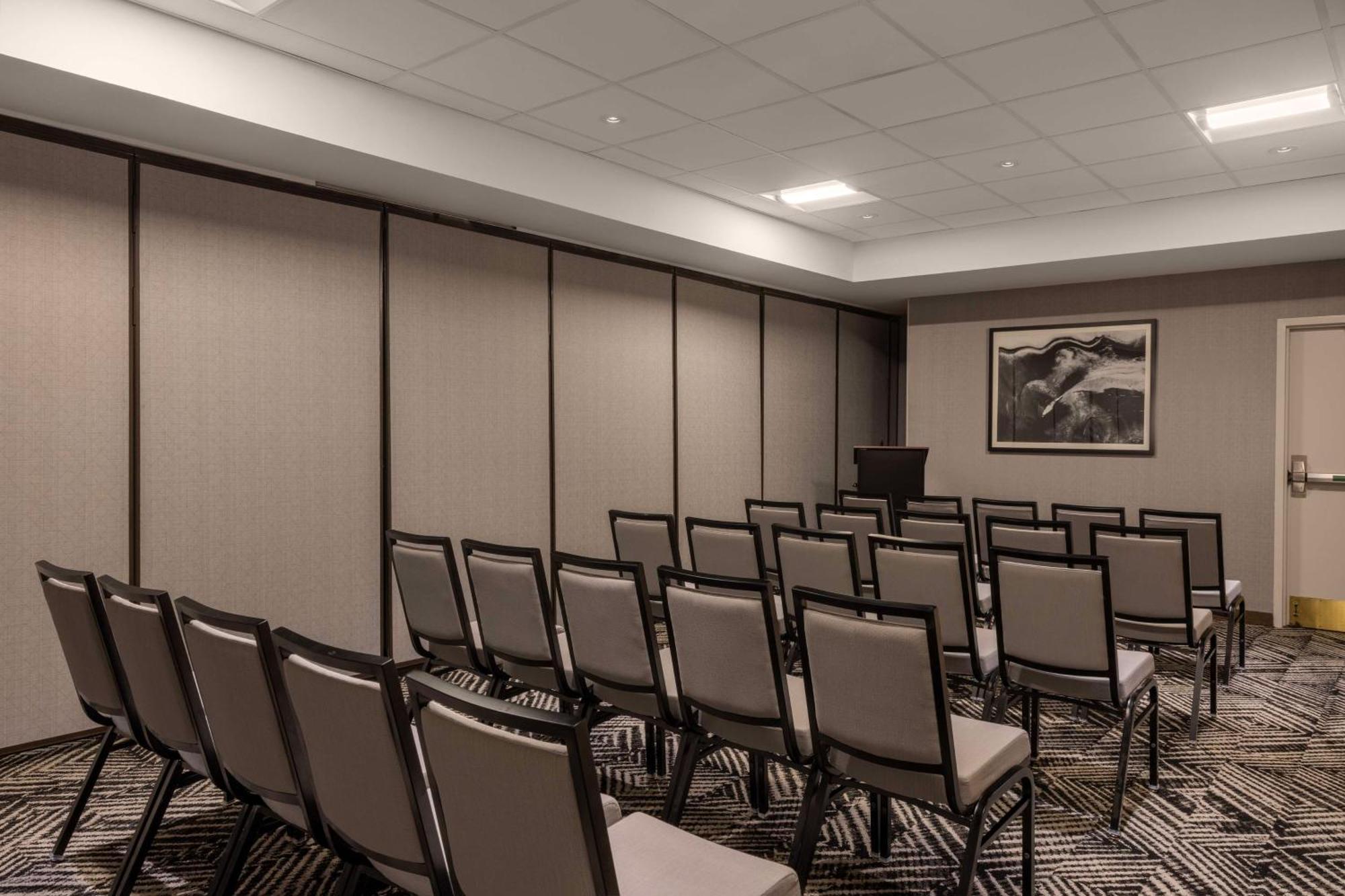 Hyatt Place Detroit/Ютика Екстериор снимка