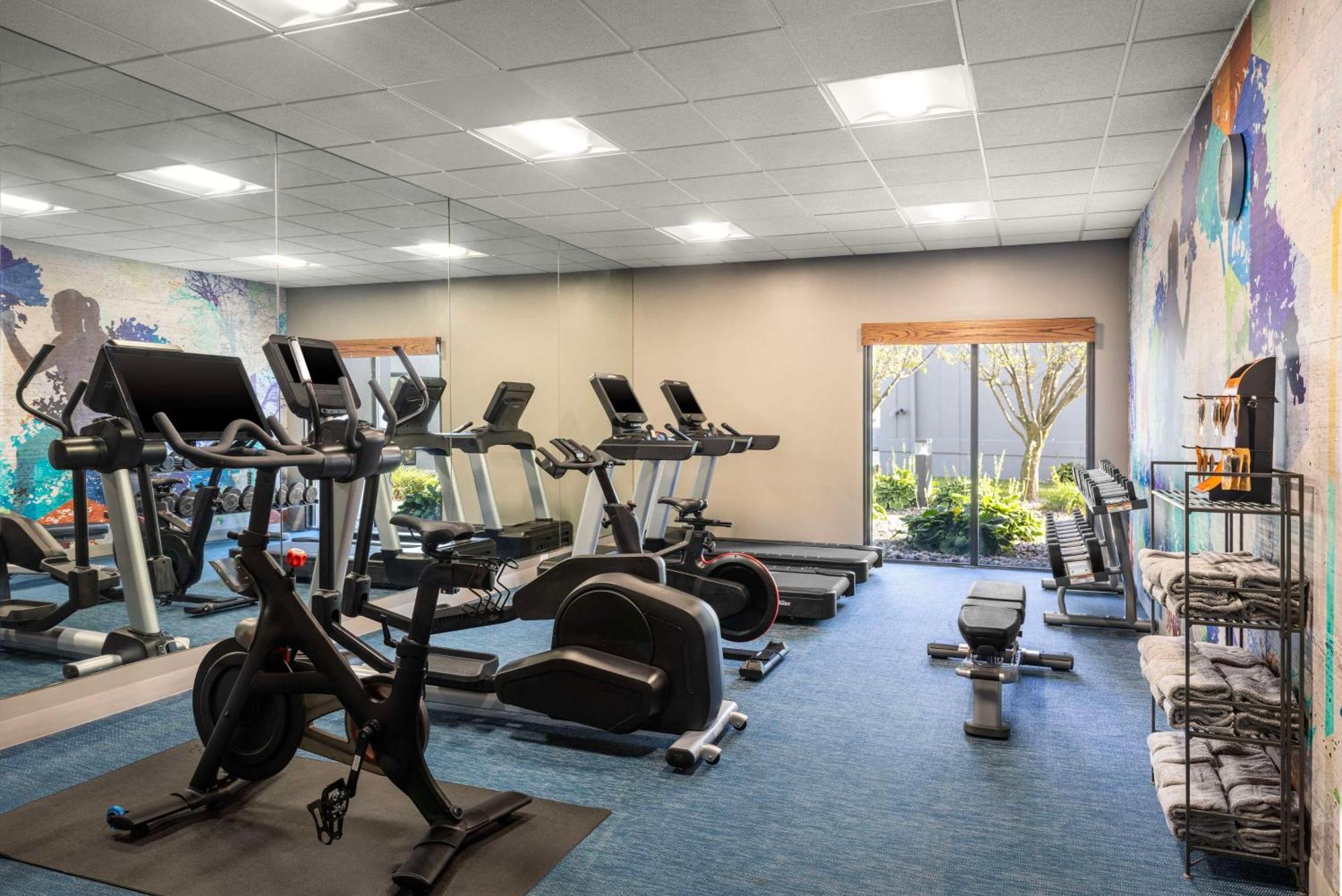Hyatt Place Detroit/Ютика Екстериор снимка