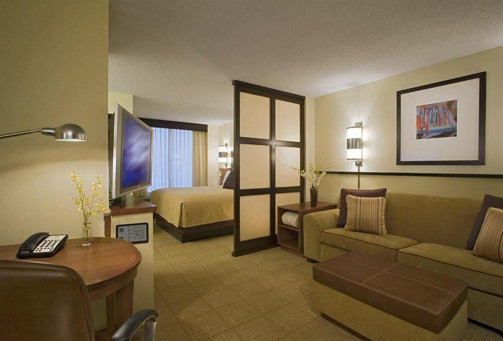 Hyatt Place Detroit/Ютика Екстериор снимка